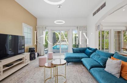 Villa - 2 - 4 for sale in Block I - District 16 - Jumeirah Village Circle - Dubai