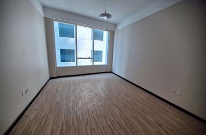 Apartment - 4 - 5 for rent in Thuraya Al Majaz Building - Al Majaz 3 - Al Majaz - Sharjah