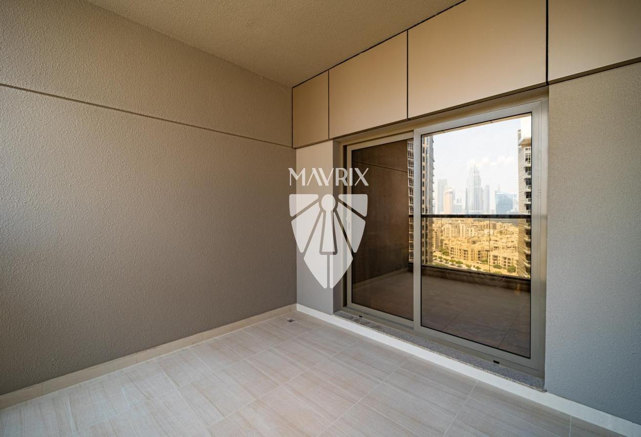 Downtown View | Elegant Studio | Available 15 Oct photo 12