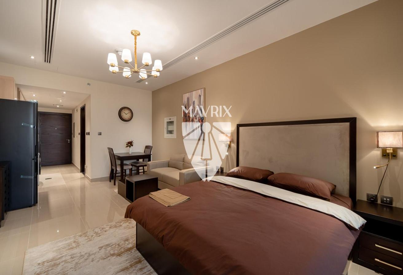 Downtown View | Elegant Studio | Available 15 Oct photo 3