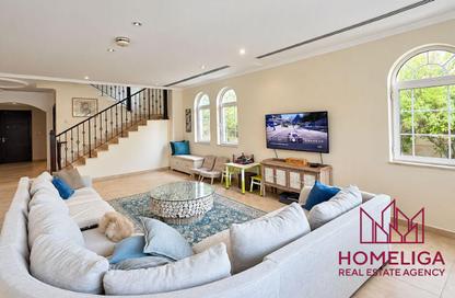 Villa - 4 - 4 for rent in Jumeirah Park - Dubai