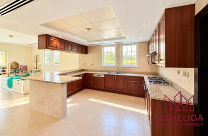 Villa - 4 - 4 for rent in Jumeirah Park - Dubai