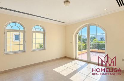 Villa - 4 - 4 for rent in Jumeirah Park - Dubai