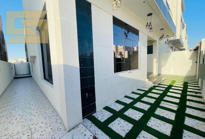 72720359 - Property Image 3