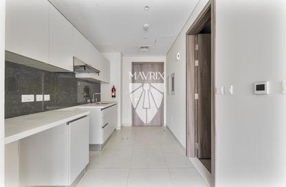 Apartment - 1 - 1 for rent in SOL Avenue - Business Bay - Dubai