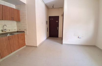 Apartment - Studio - 1 for rent in Fire Station Road - Muwaileh - Sharjah