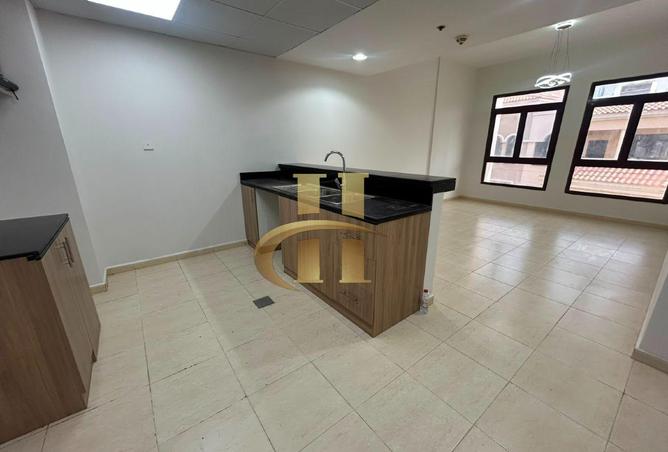 Spacious layout | Well Maintained | Vacant photo 2
