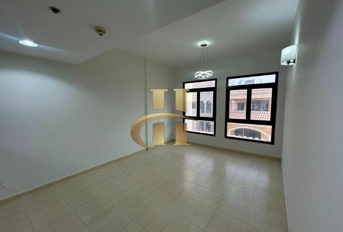 Spacious layout | Well Maintained | Vacant photo 3