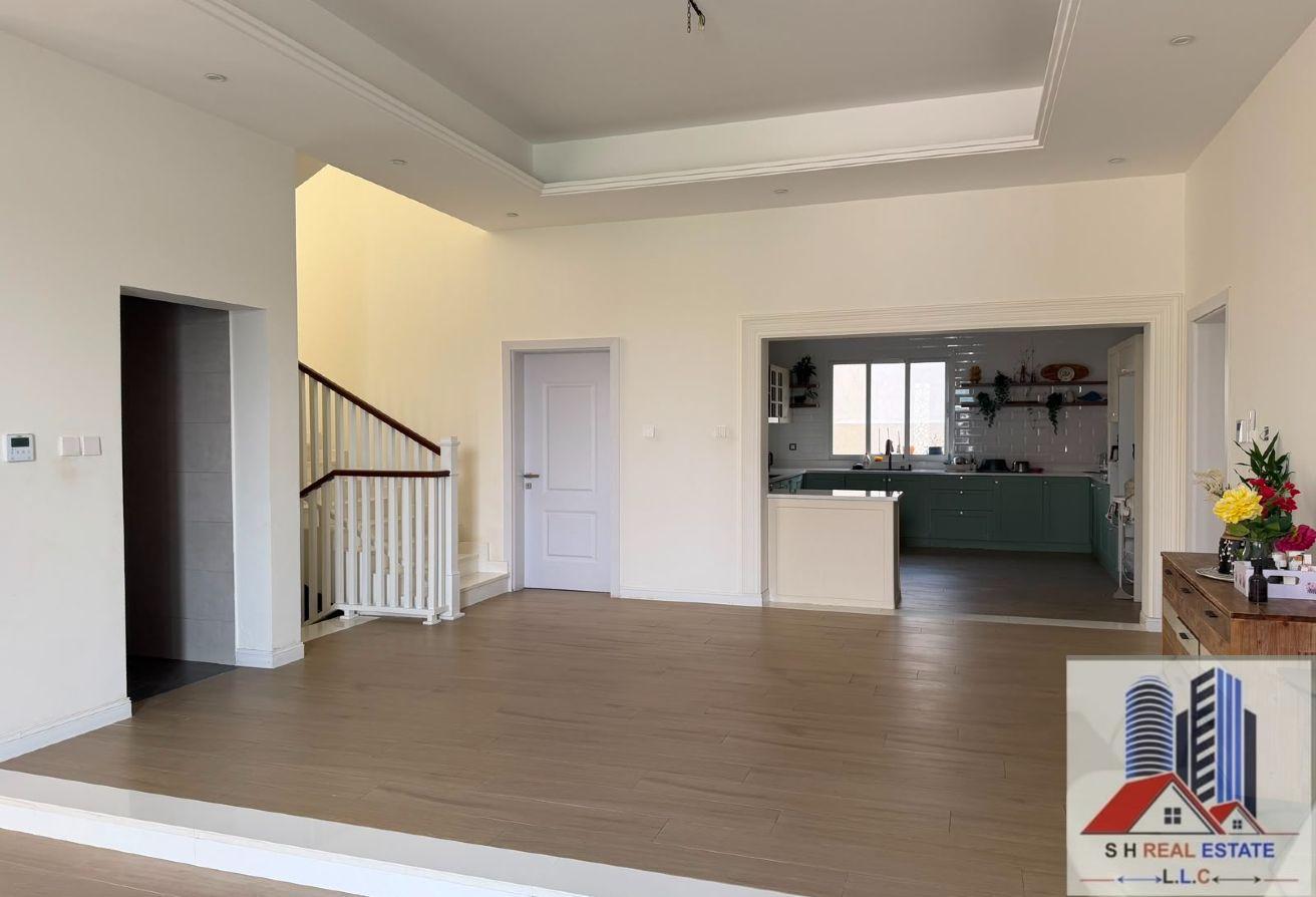 Specious 5 BR Villa with Maidroom in Nad Al Sheba photo 6