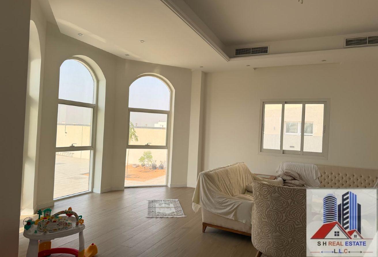 Specious 5 BR Villa with Maidroom in Nad Al Sheba photo 11