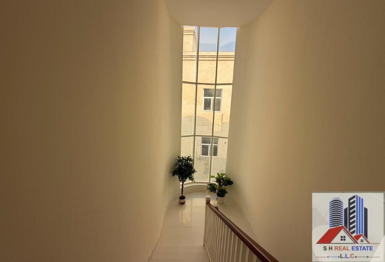 Specious 5 BR Villa with Maidroom in Nad Al Sheba photo 13
