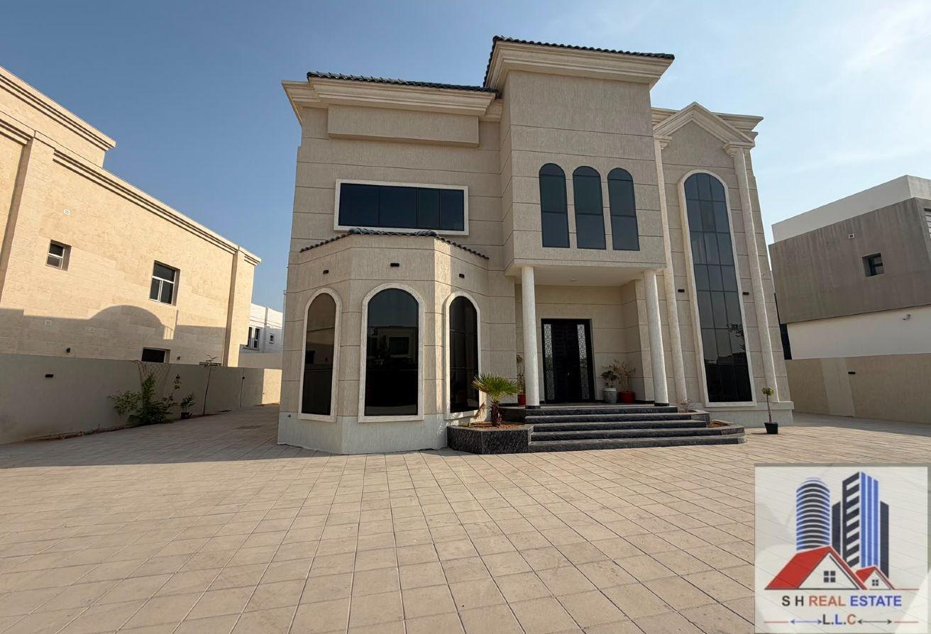 Specious 5 BR Villa with Maidroom in Nad Al Sheba photo 5