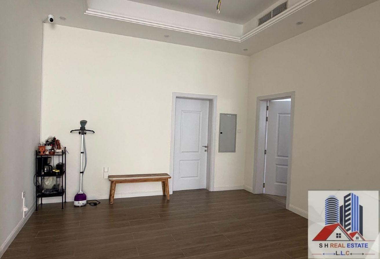 Specious 5 BR Villa with Maidroom in Nad Al Sheba photo 7