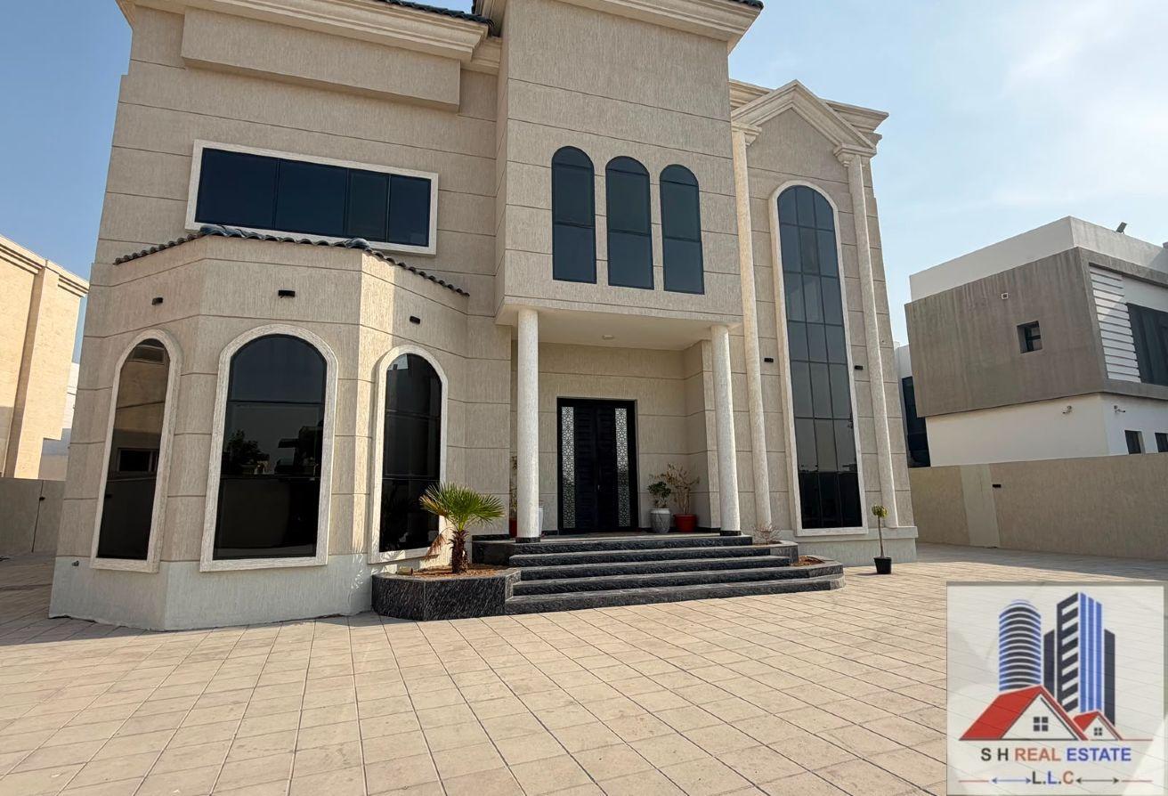 Specious 5 BR Villa with Maidroom in Nad Al Sheba photo 4