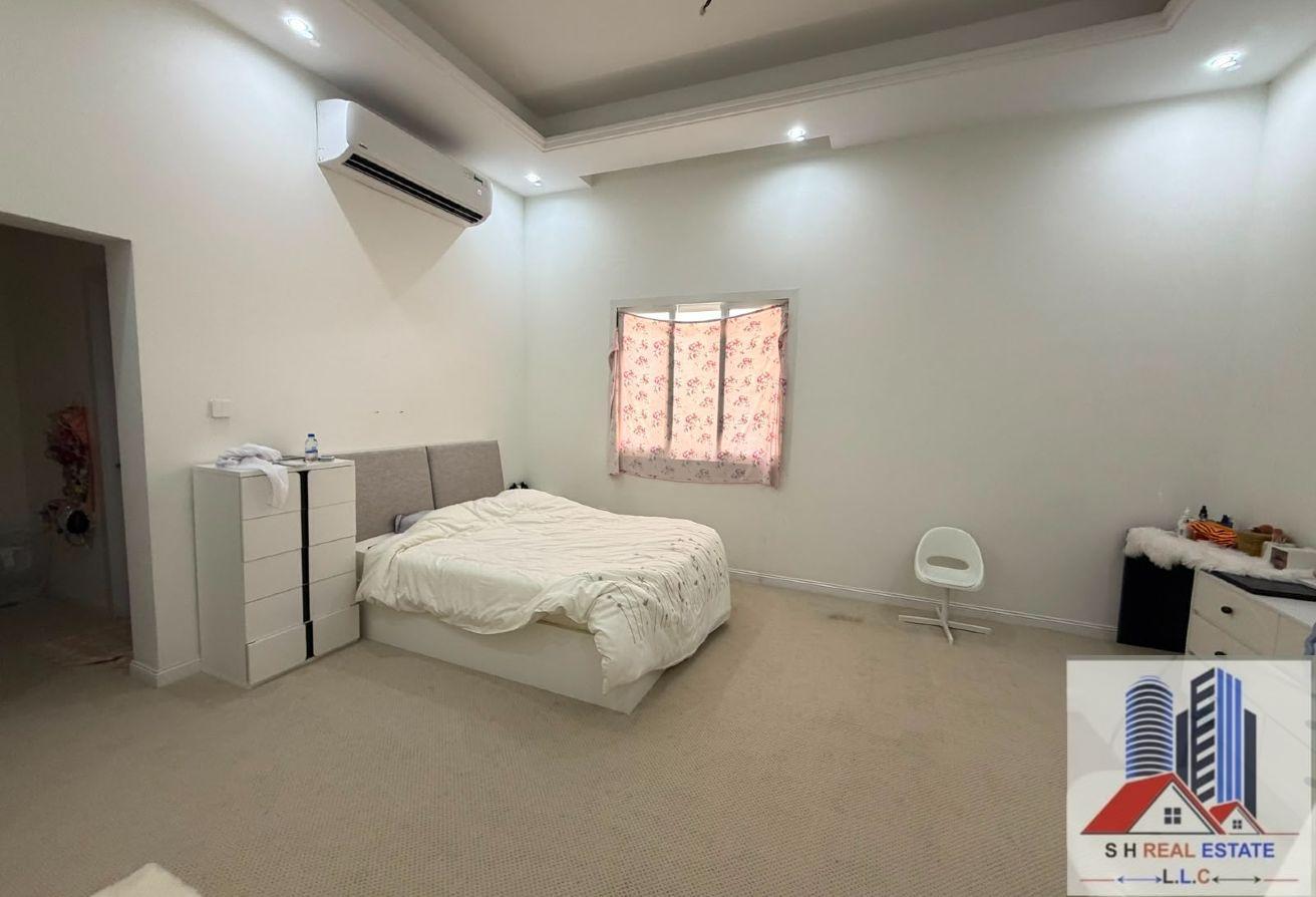 Specious 5 BR Villa with Maidroom in Nad Al Sheba photo 12