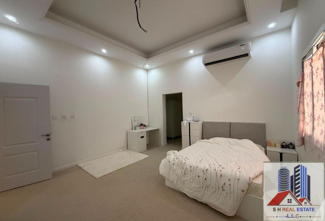 Specious 5 BR Villa with Maidroom in Nad Al Sheba photo 10