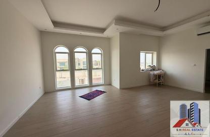 Villa - 5 Bedrooms - 7+ Bathrooms for rent in Nad Al Sheba 3 - Nad Al Sheba - Dubai