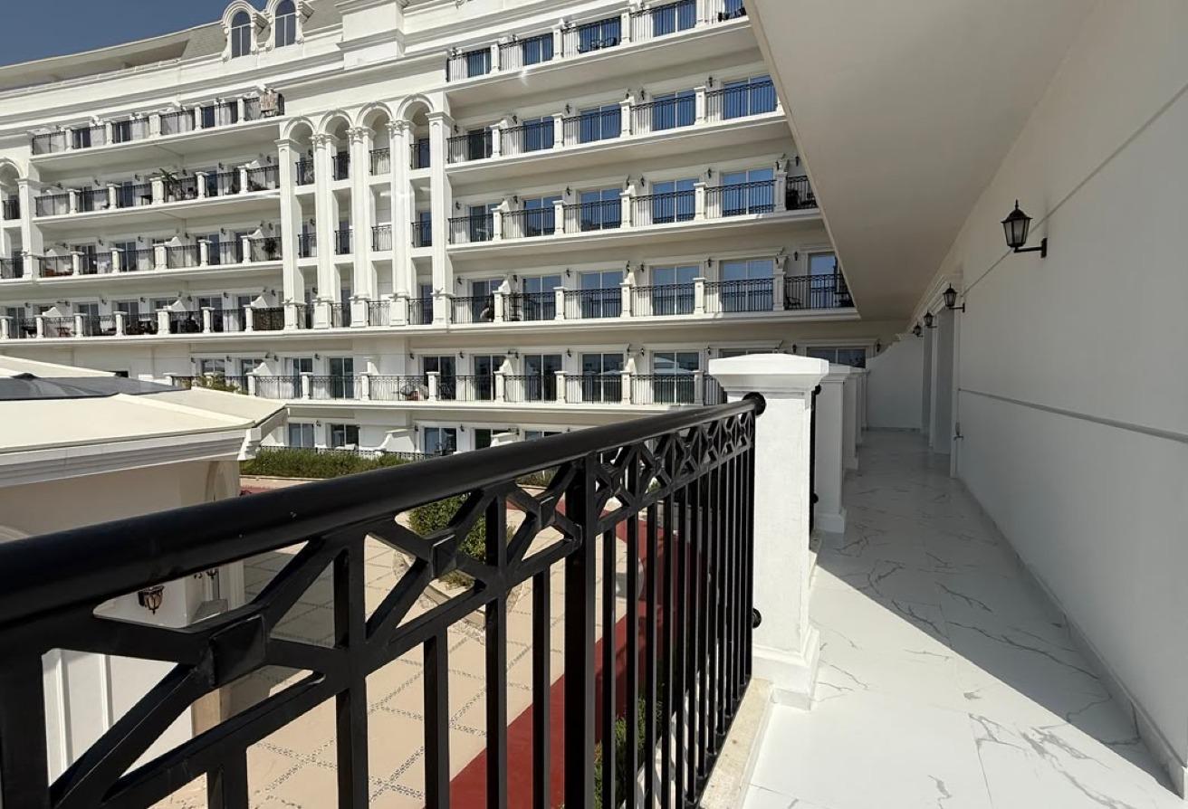 Amazing Luxury Flat | Spacious | Prime Location photo 7