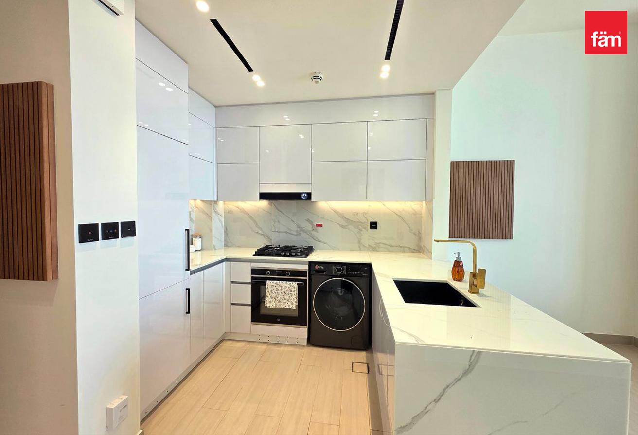 Furnished | Modern Layout | City View photo 8