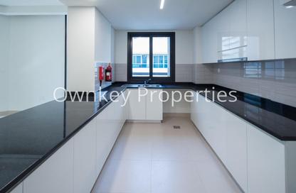 Apartment - 3 Bedrooms - 3 Bathrooms for rent in Golden Sands 16 - Al Mankhool - Bur Dubai - Dubai