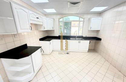 Villa - 4 Bedrooms - 4 Bathrooms for rent in Jumeirah 1 Villas - Jumeirah 1 - Jumeirah - Dubai