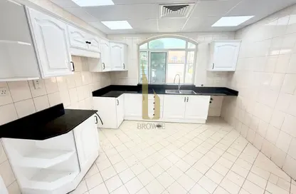 Villa - 4 Bedrooms - 4 Bathrooms for rent in Jumeirah 1 Villas - Jumeirah 1 - Jumeirah - Dubai