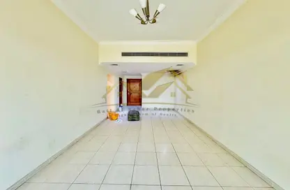 شقة - 2 غرف نوم - 3 حمامات للايجار في الرفاعة - بر دبي - دبي