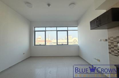 Apartment - Studio - 1 Bathroom for rent in Al Waleed 5 Building - Al Karama - Dubai