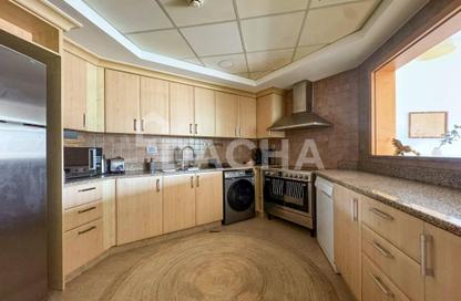 Apartment - 2 Bedrooms - 3 Bathrooms for rent in Al Tamr - Shoreline Apartments - Palm Jumeirah - Dubai