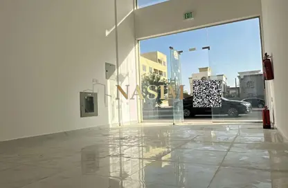 متجر - استوديو للايجار في بناية النافورة 1 - 2  الروضة - الروضة - عجمان