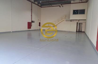 Warehouse - Studio - 1 Bathroom for rent in Umm Ramool 109 - Umm Ramool - Dubai