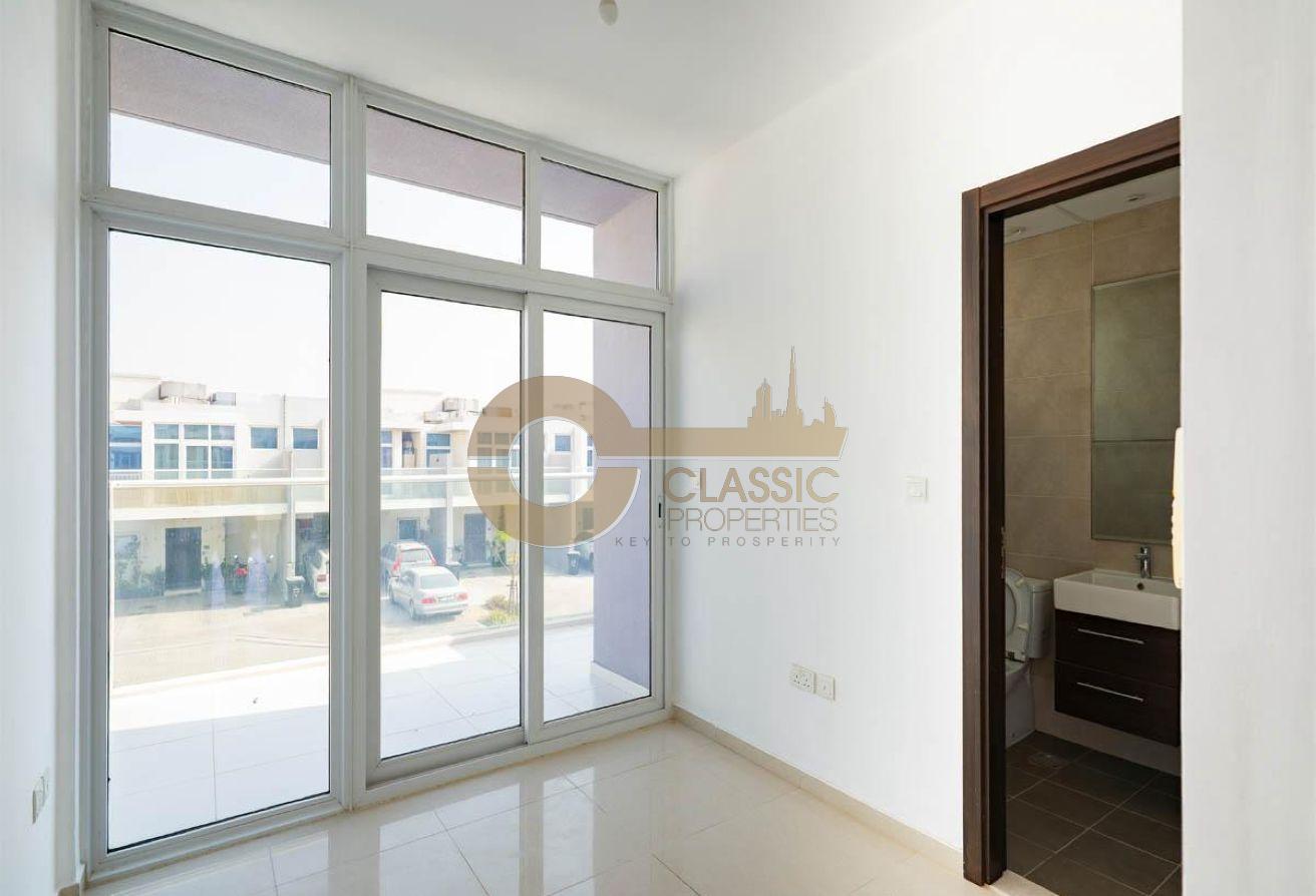 Spacious Corner Townhouse | Single Row | Vacant photo 12