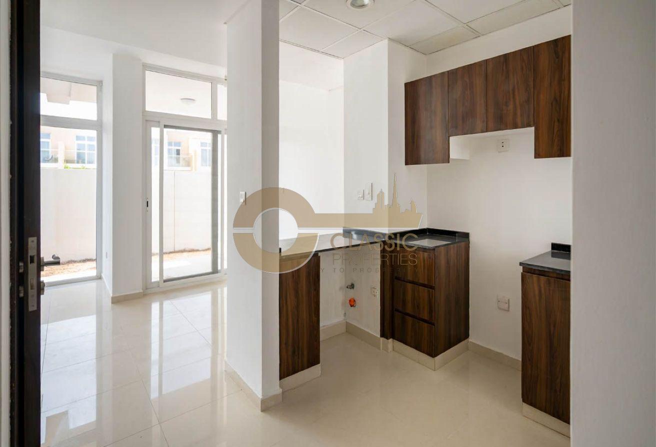 Spacious Corner Townhouse | Single Row | Vacant photo 5