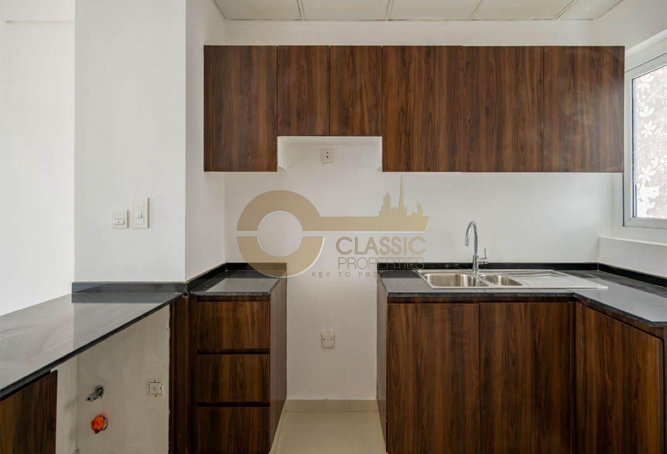 Spacious Corner Townhouse | Single Row | Vacant photo 6