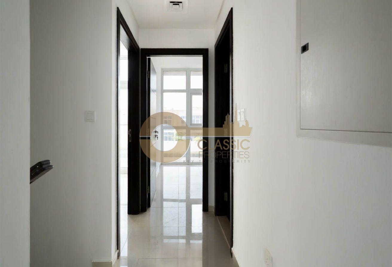 Spacious Corner Townhouse | Single Row | Vacant photo 8