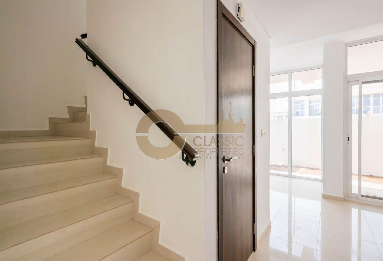 Spacious Corner Townhouse | Single Row | Vacant photo 7
