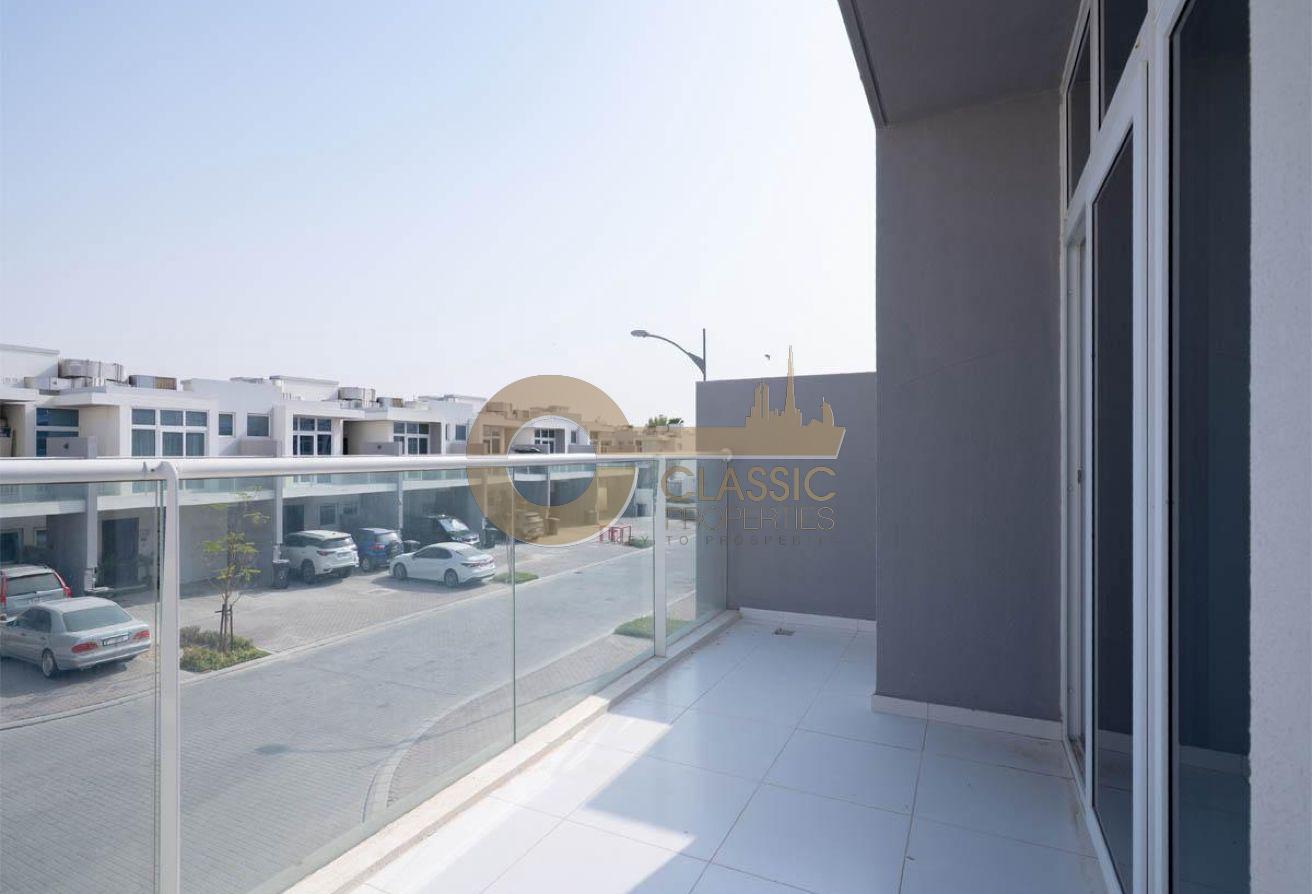 Spacious Corner Townhouse | Single Row | Vacant photo 16