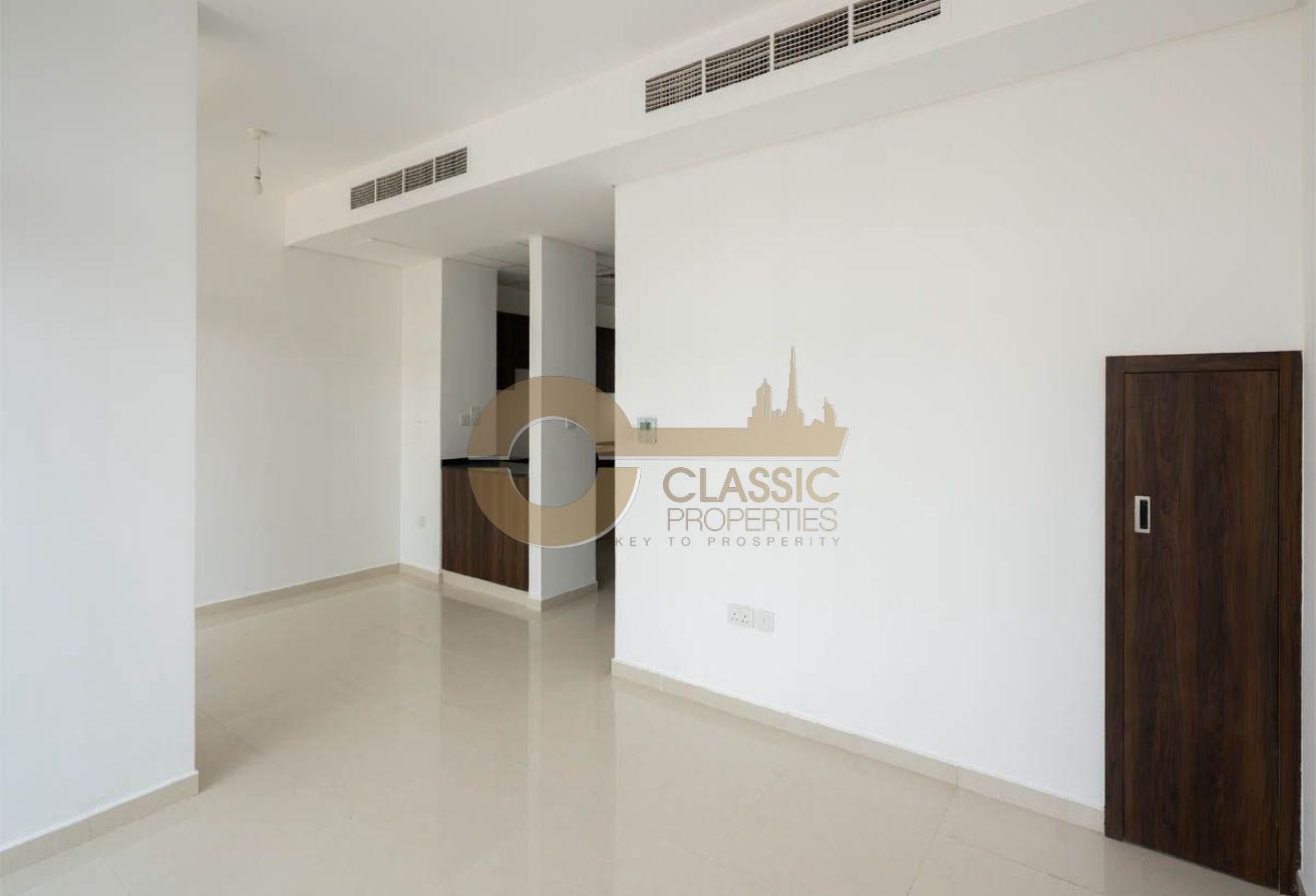 Spacious Corner Townhouse | Single Row | Vacant photo 4