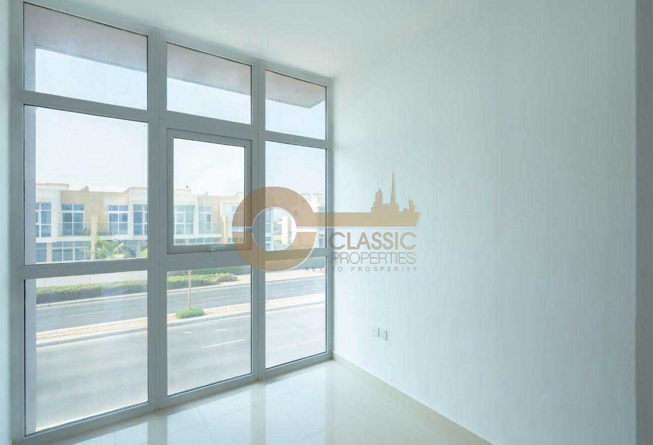 Spacious Corner Townhouse | Single Row | Vacant photo 14