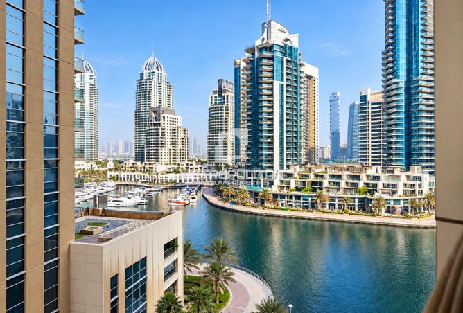 طابق متوسط | بائع متحمس | إطلالة جزئية على المارينا