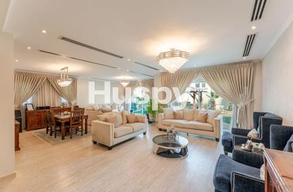 Villa - 4 Bedrooms - 5 Bathrooms for sale in Jumeirah Park Homes - Jumeirah Park - Dubai Villa - 4 Bedrooms - 5 Bathrooms for sale in Jumeirah Park Homes - Jumeirah Park - Dubai