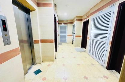عمارة بالكامل - استوديو - 7 حمامات للبيع في طريق فاير ستاشن - مويلح - الشارقة
