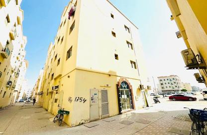 عمارة بالكامل - استوديو - 7 حمامات للبيع في طريق فاير ستاشن - مويلح - الشارقة