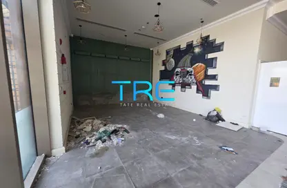 Retail - Studio - 2 Bathrooms for rent in Al Khalidiya - Abu Dhabi