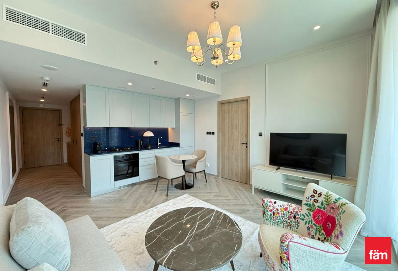 Furnished, Upgraded, Ready To Move photo 2