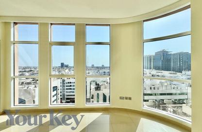 شقة - 3 - 4 للايجار في يونايتد سكوير - الخالدية - أبوظبي