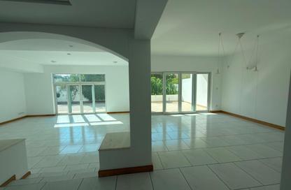 Villa - 4 Bedrooms - 4 Bathrooms for rent in Jumeirah 3 - Jumeirah - Dubai