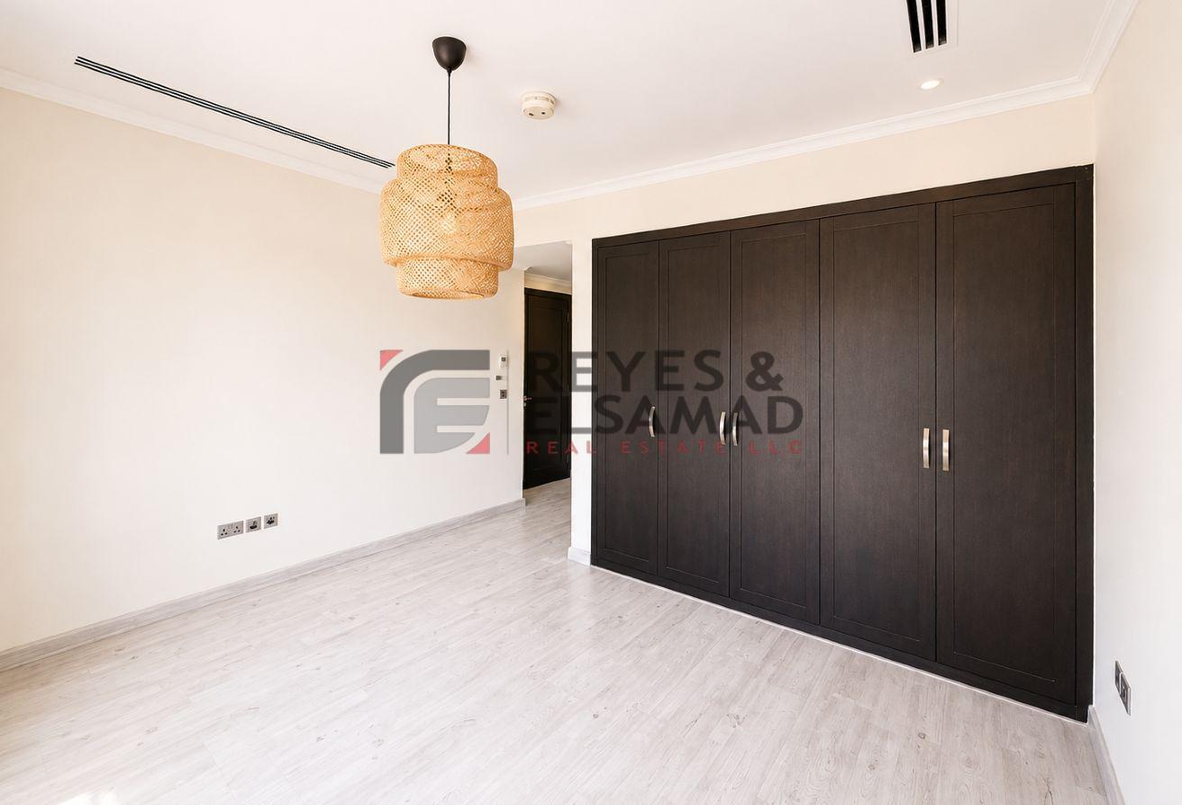 Ready To Move in | With Maid room | Huge Villa photo 19