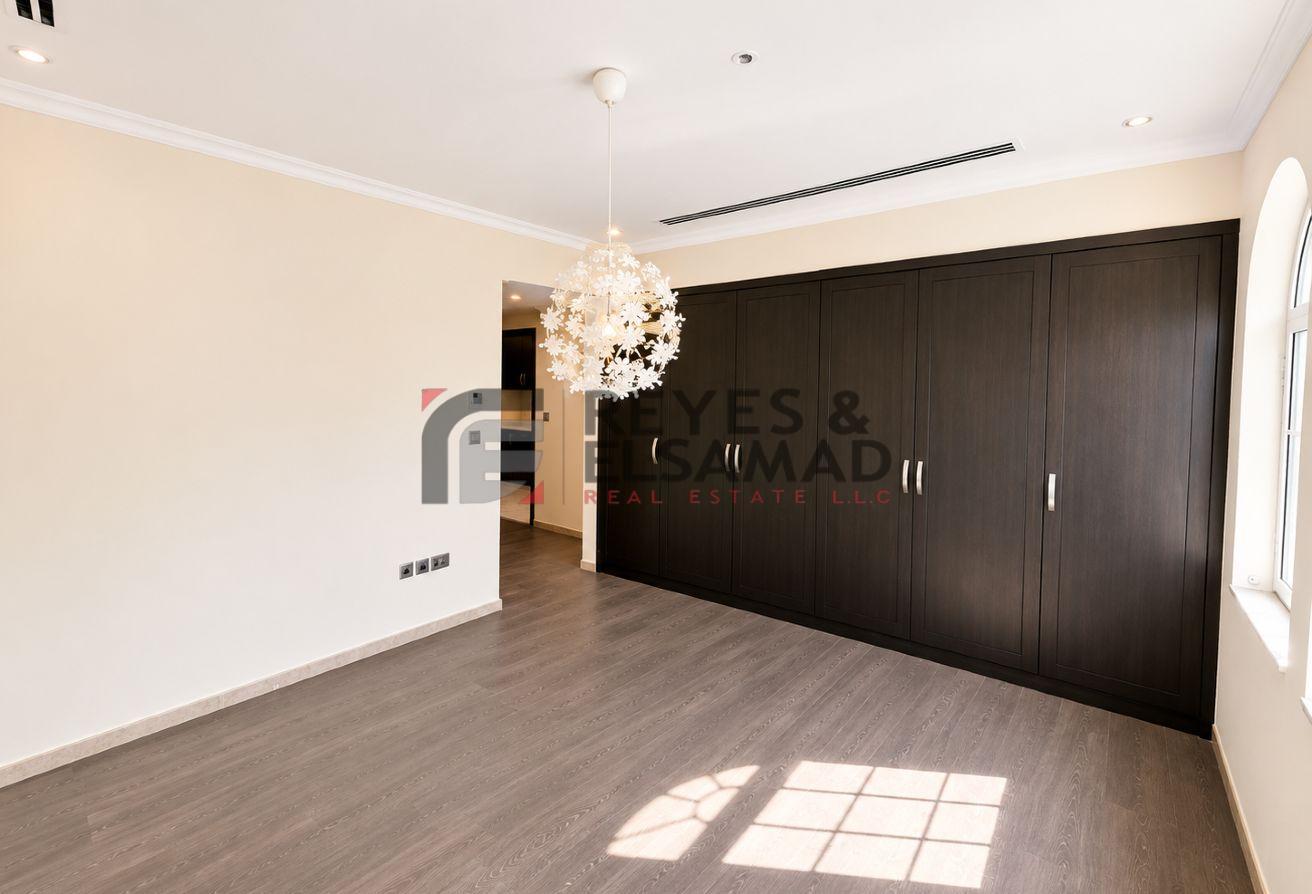 Ready To Move in | With Maid room | Huge Villa photo 13