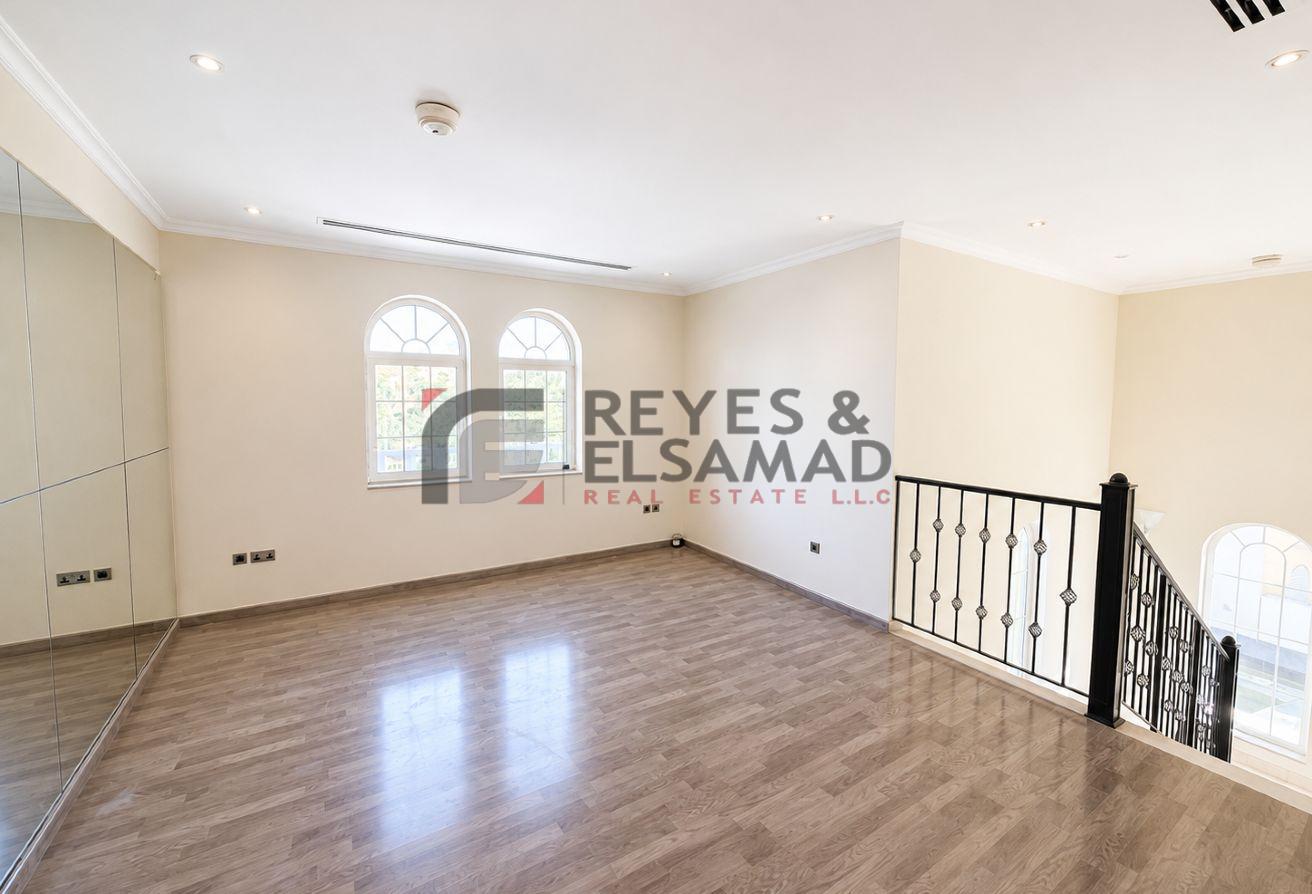 Ready To Move in | With Maid room | Huge Villa photo 5